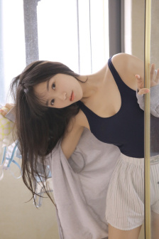 枕边有张脸