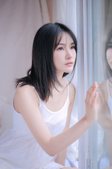 头发硬而粗