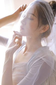 坐在黑的发紫的巨龙上写作业