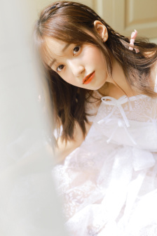 《年轻的女教师》