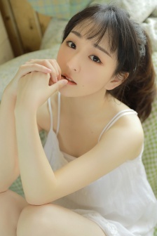 他缓慢而有力的撞着在车里视频
